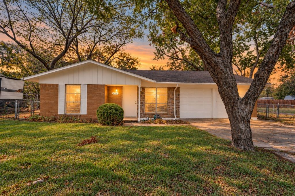 511 N Cherry Street, Aubrey, TX 76227 — photo 1