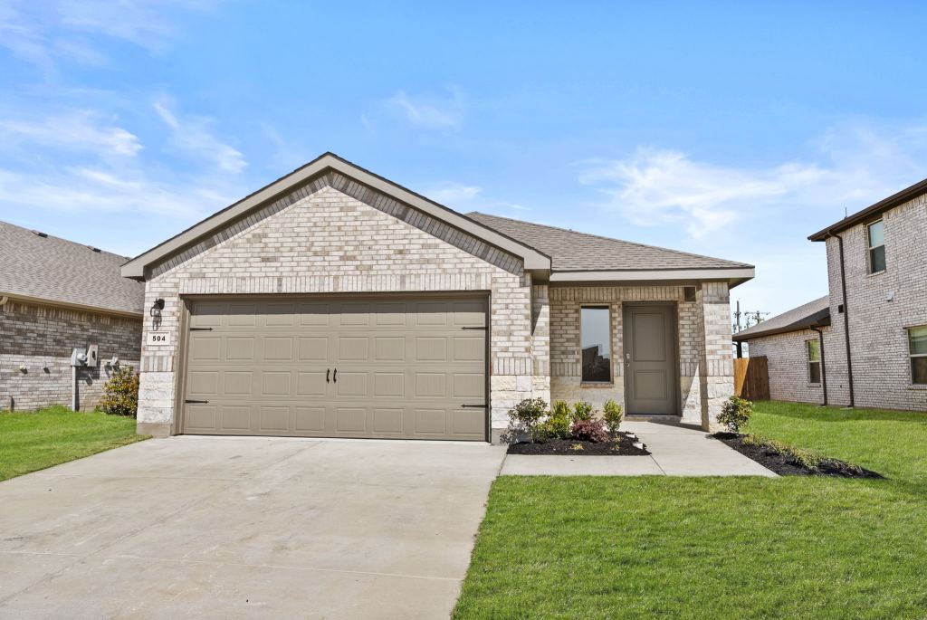 504 Marsh Street, Cleburne, TX 76033 — photo 1