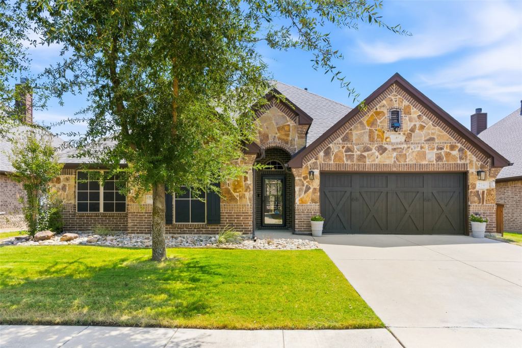2749 Buffalo Run, Burleson, TX 76028 — photo 1