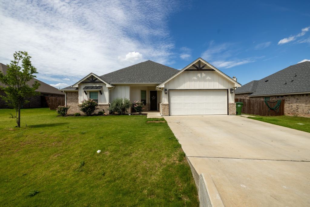 3006 Promenade Drive, Granbury, TX 76049 — photo 1