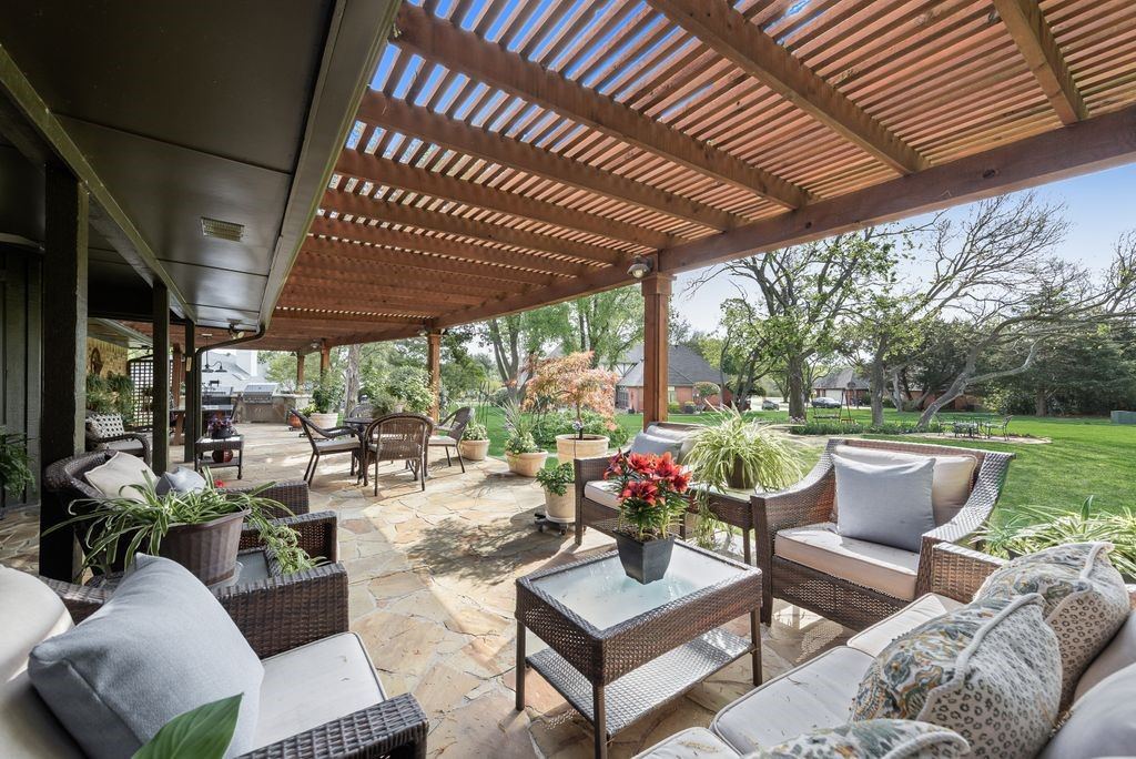 802 Riva Ridge
