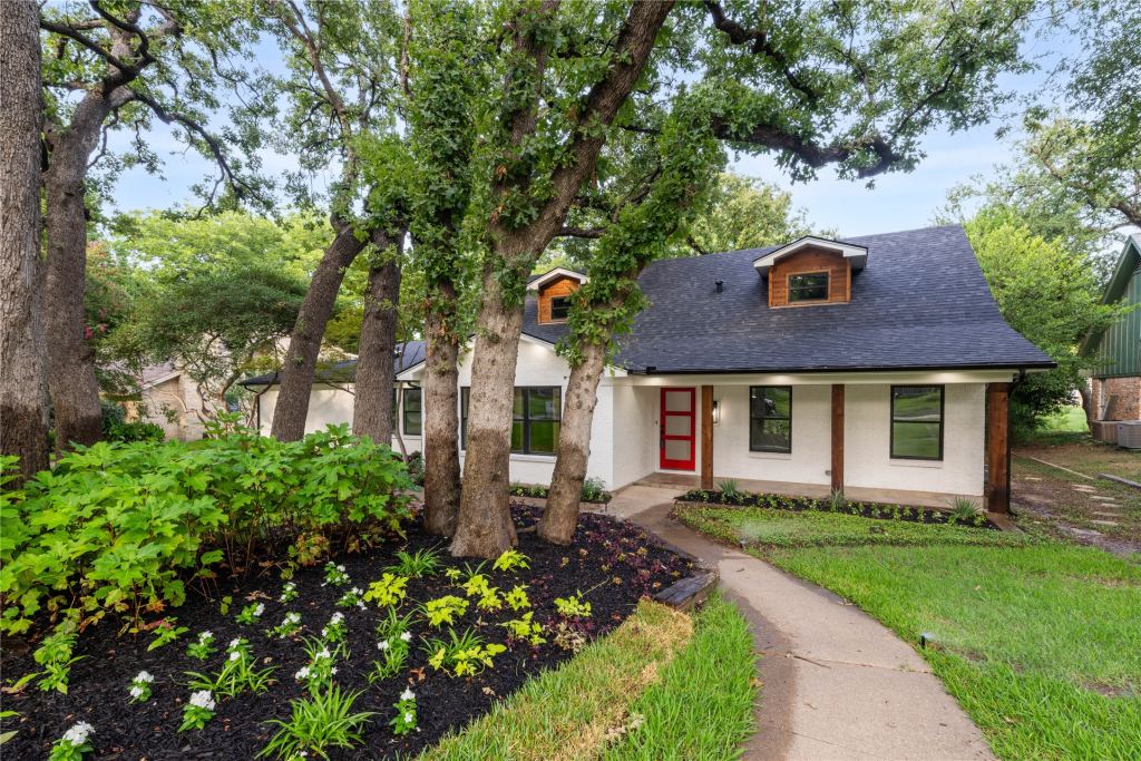 3905 Shady Valley Drive, Arlington, TX 76013 — photo 1
