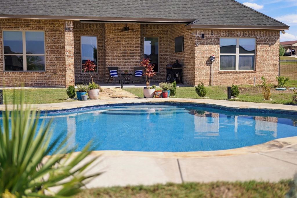 139 Stanford Lane, Springtown, TX 76082 — photo 1