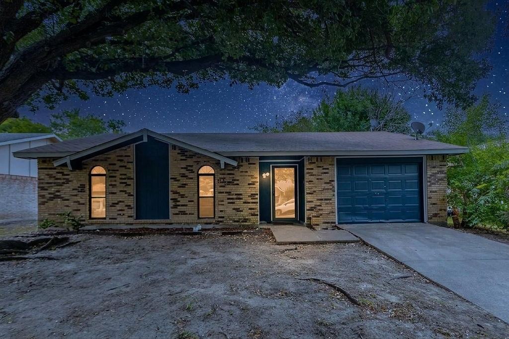 2633 Santa Anna Drive, Grand Prairie, TX 75052 — photo 1