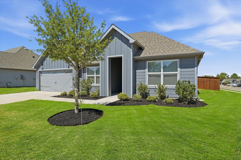 4028 Cornerstone Circle, Granbury, TX 76048 — photo 1