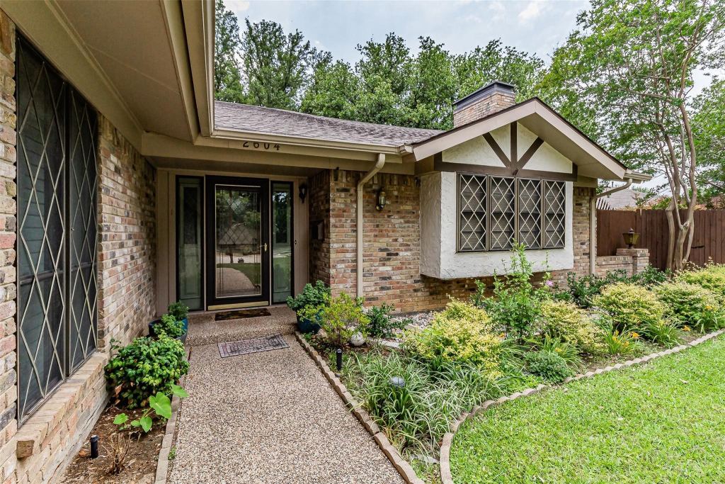 2604 Twinpost Court, Irving, TX 75062 — photo 1