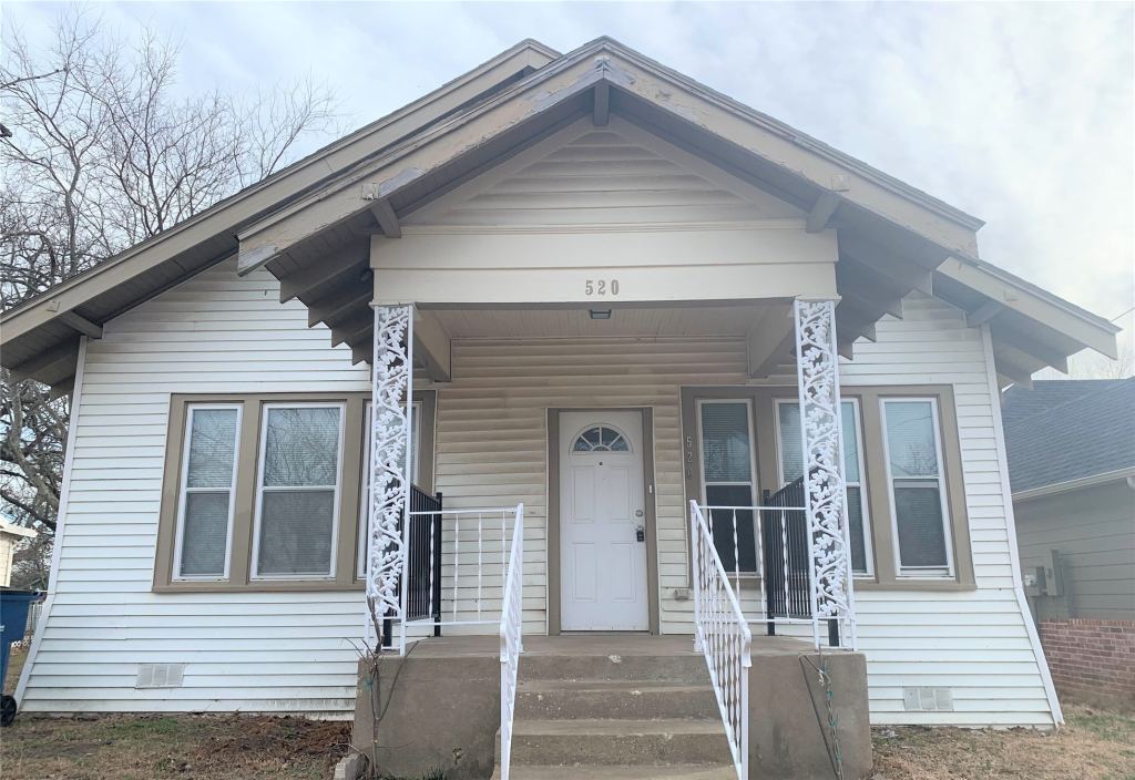 520 E Day Street, Denison, TX 75021 — photo 1