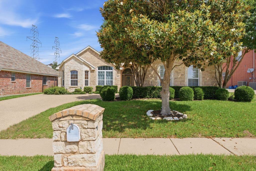 5504 Plata Lane, Benbrook, TX 76126 — photo 1