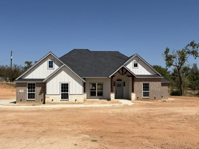 882 Eagles Way, Springtown, TX 76082 — photo 1
