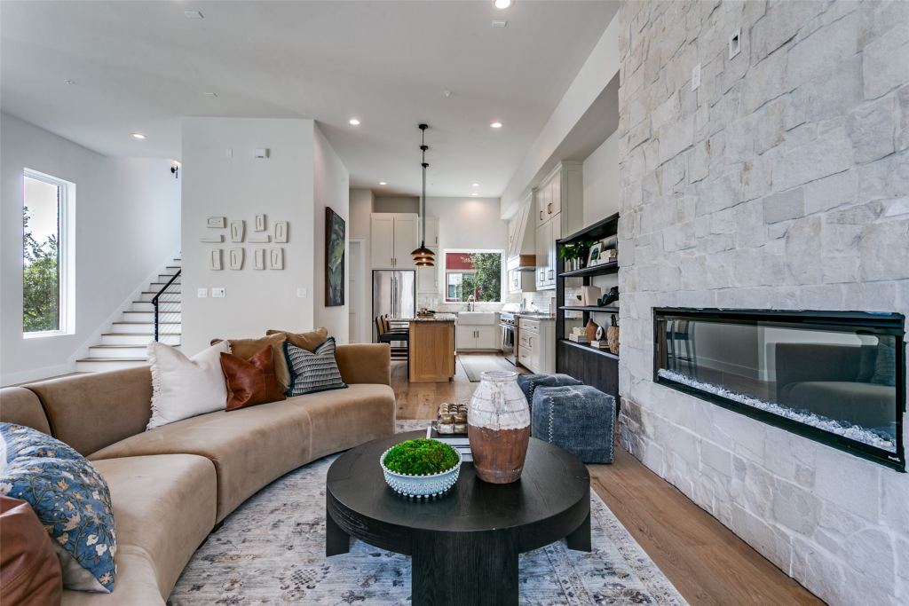 250 E Dallas Road 121, Grapevine, TX 76051 — photo 1