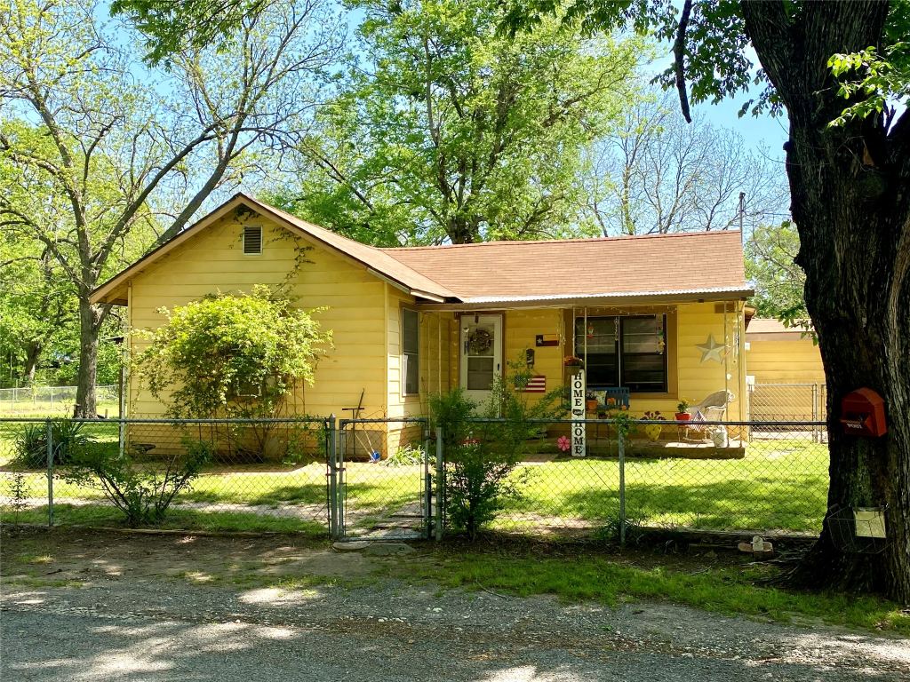 1115 S 6th Street, Bonham, TX 75418 — photo 1