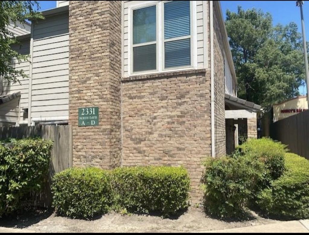 2331 N Davis Drive D, Arlington, TX 76012 — photo 1