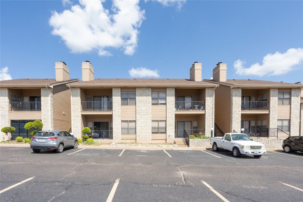 400 E Pearl, Granbury, TX 76048 — photo 1