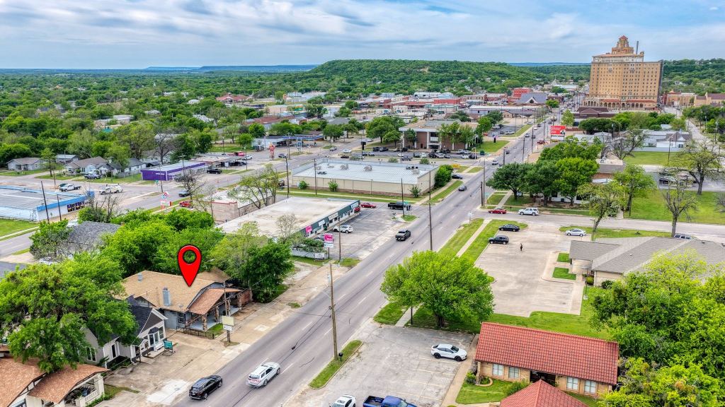 900 E Hubbard Street, Mineral Wells, TX 76067 — photo 1