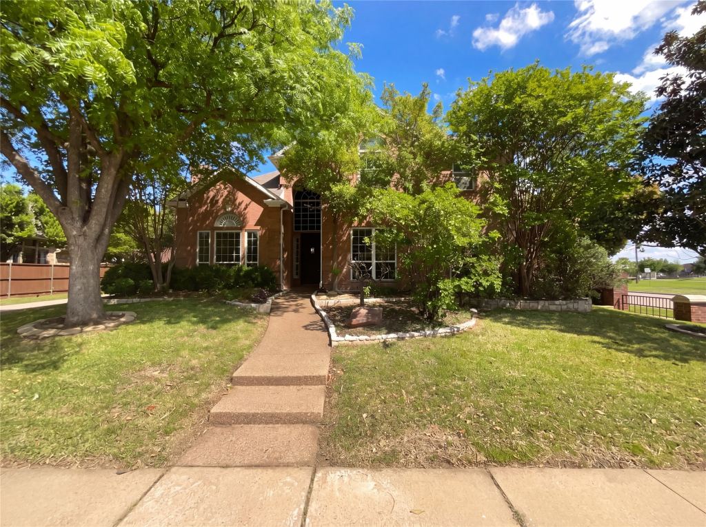 2400 Creekview Drive