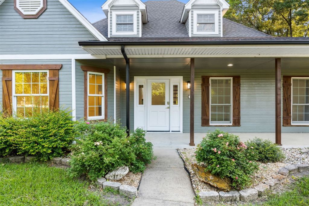 1044 E Woodridge Road, Waxahachie, TX 75165 — photo 1