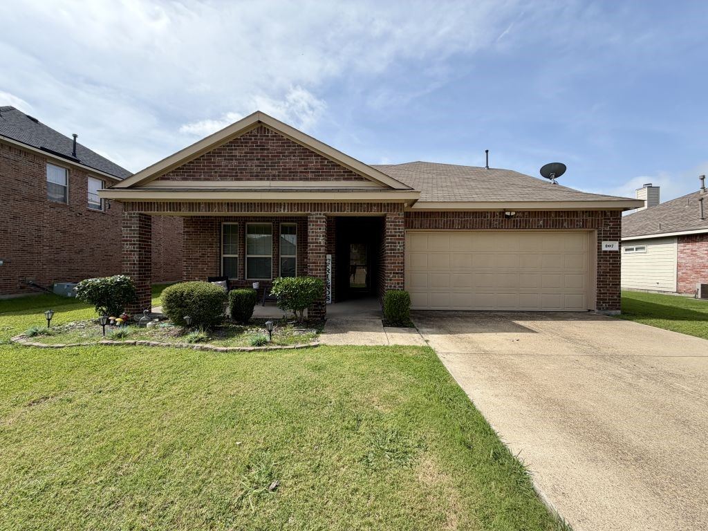 207 Patriot Parkway, Forney, TX 75126 — photo 1