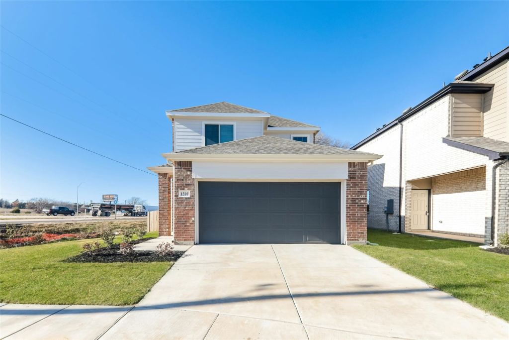 1300 Esther Lane, Ennis, TX 75119 — photo 1