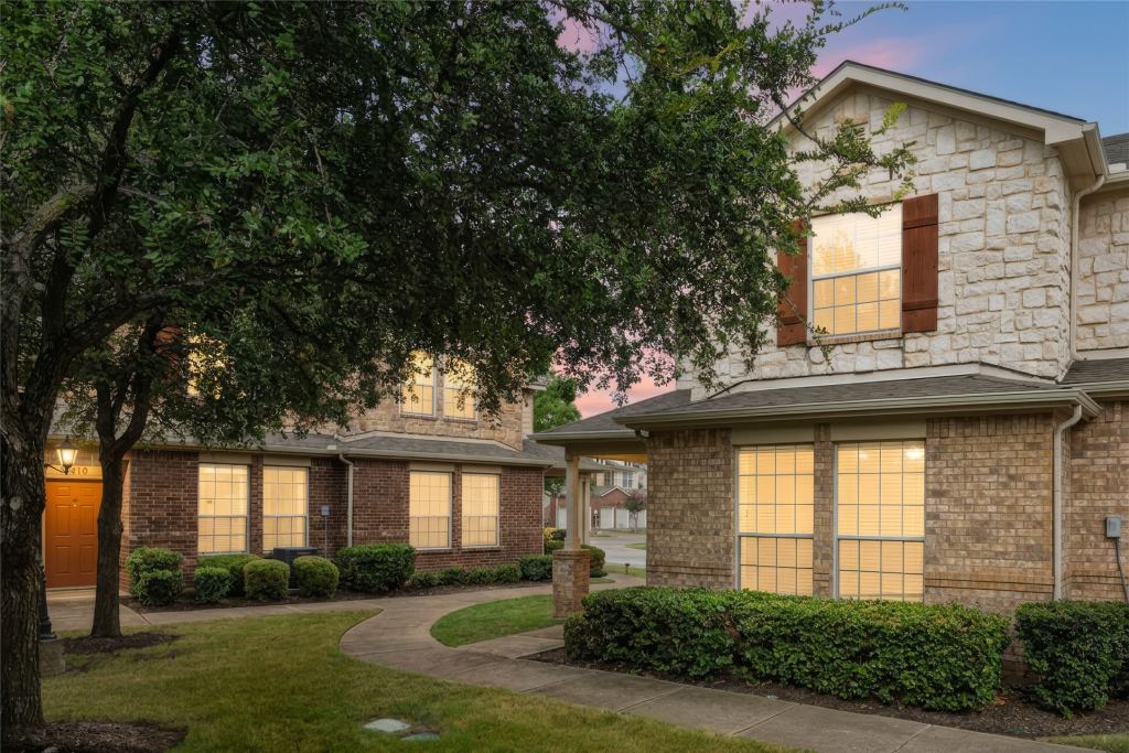 2722 Hyde Park Drive, Grand Prairie, TX 75050 — photo 1