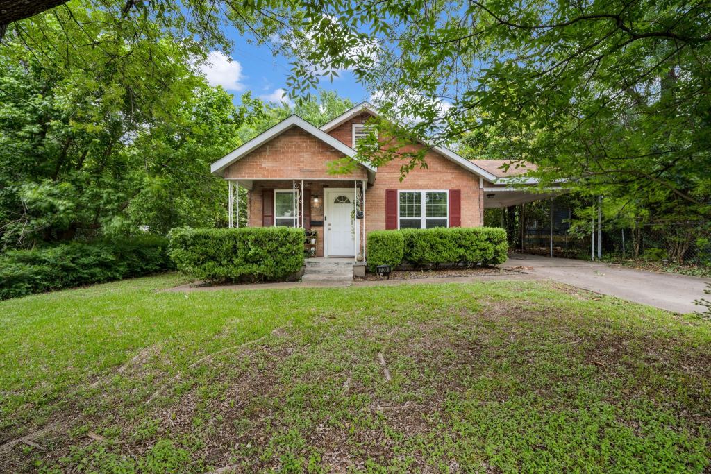 709 Dr Martin Luther King Jr Boulevard, Waxahachie, TX 75165 — photo 1
