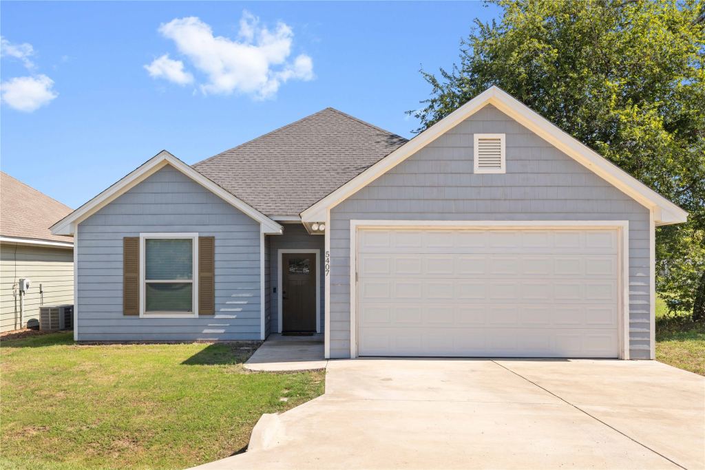 5407 Arrowhead Drive, Granbury, TX 76048 — photo 1