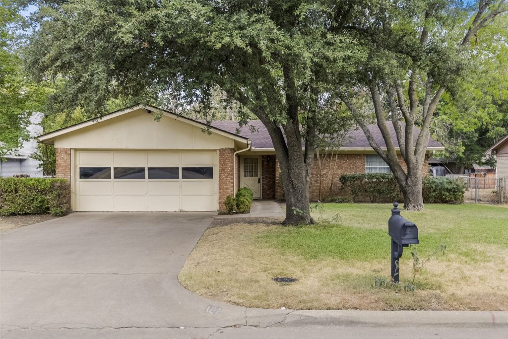 102 Alamo Street, Waxahachie, TX 75165 — photo 1