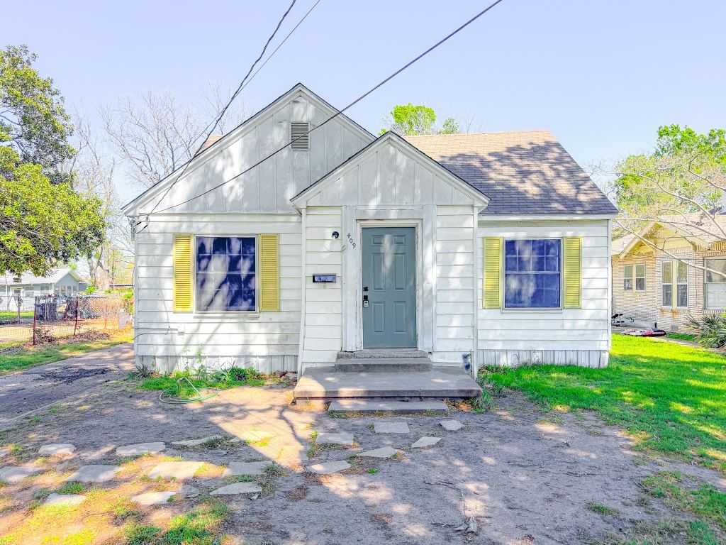 409 S 31st Street, Corsicana, TX 75110 — photo 1