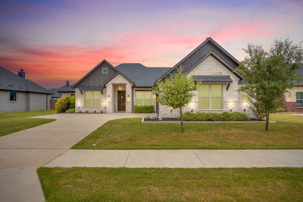 112 Steves Way, Waxahachie, TX 75165 — photo 1