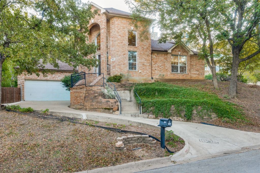 1805 Old Oak Drive, Arlington, TX 76012 — photo 1