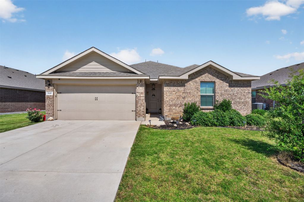 717 Durango Lane, Cleburne, TX 76033 — photo 1