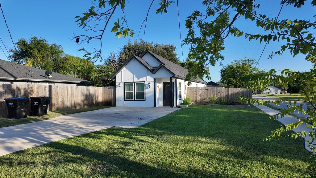 4709 Lee Street, Greenville, TX 75401 — photo 1