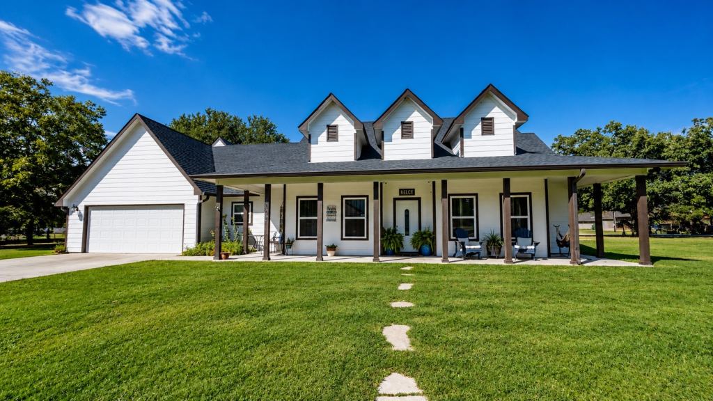 4000 Sioux Court, Granbury, TX 76048 — photo 1