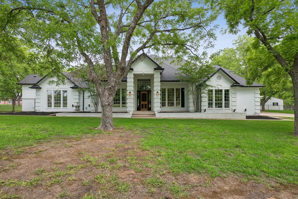 5501 Equestrian Drive, Granbury, TX 76049 — photo 1