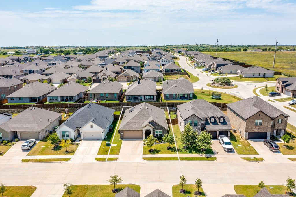 8225 Manx Point, Godley, TX 76044 — photo 1