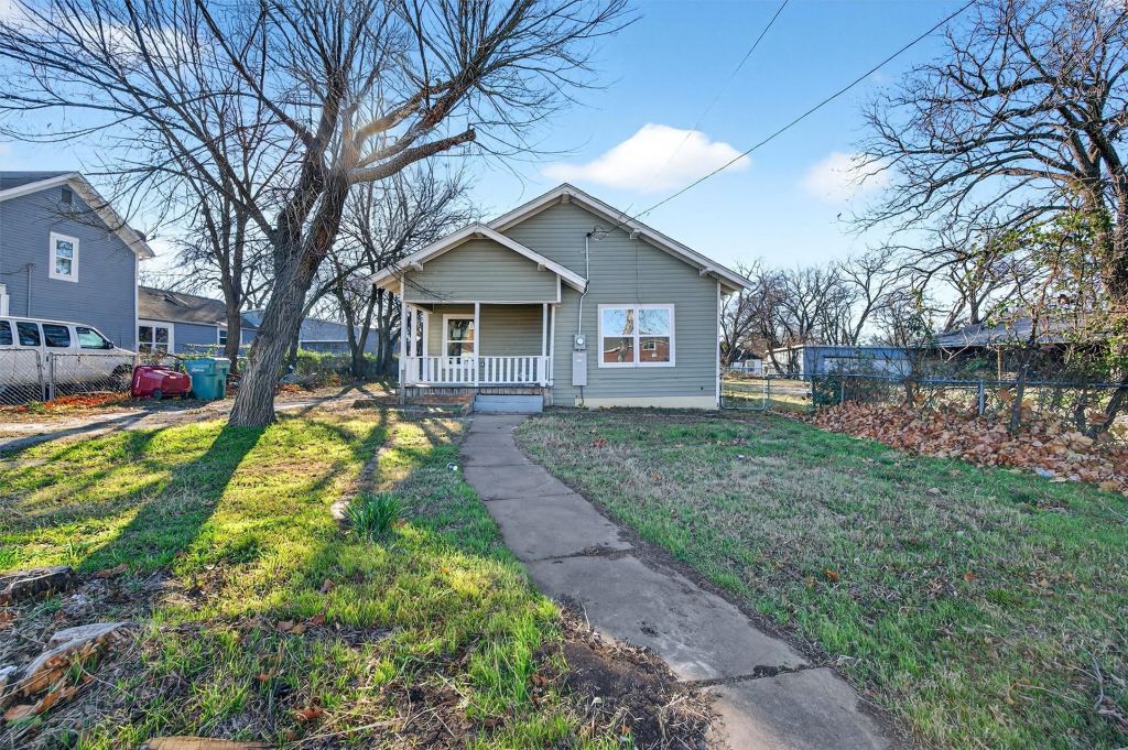 710 E Lamar Street, Sherman, TX 75090 — photo 1