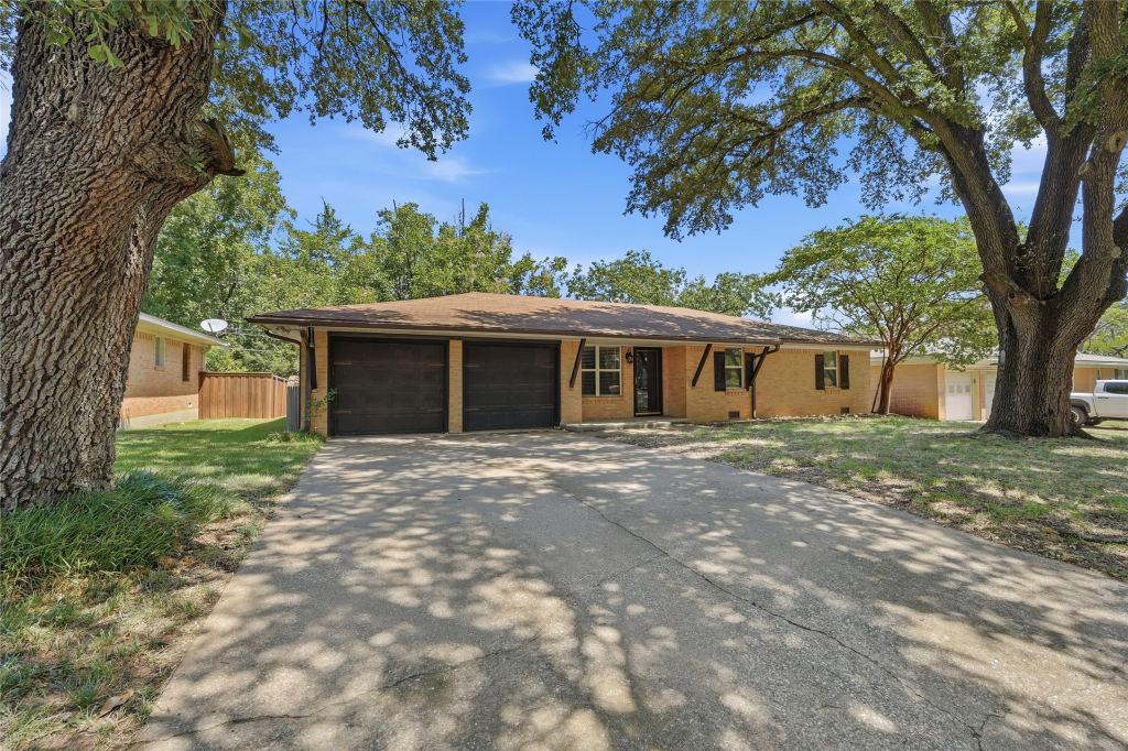 1303 Lafayette Drive, Denison, TX 75020 — photo 1