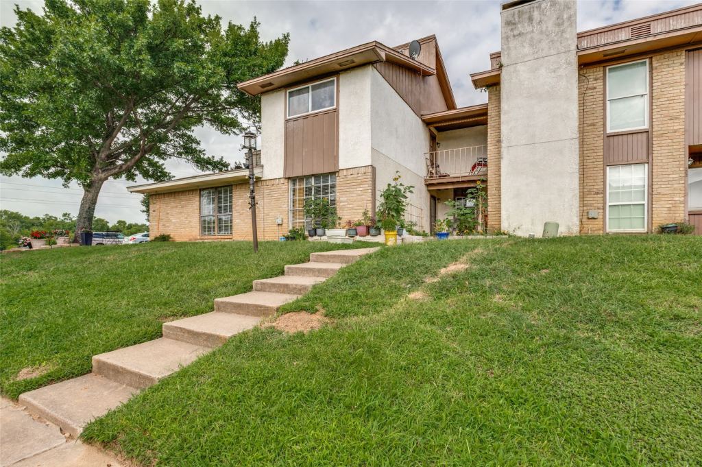 1402 S Carrier Parkway 202, Grand Prairie, TX 75051 — photo 1
