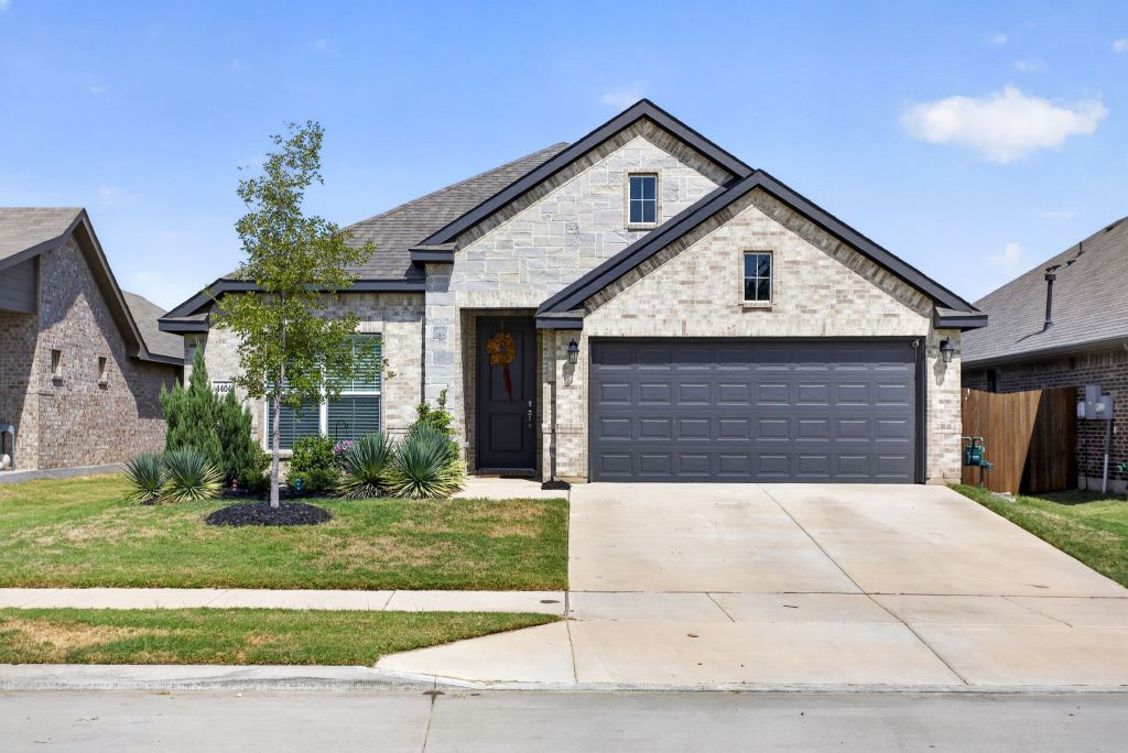 4404 Mill Falls Drive, Fort Worth, TX 76036 — photo 1