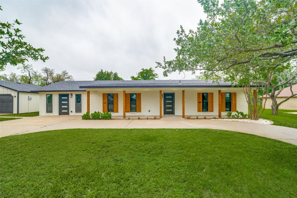510-512 Grandview Drive, Granbury, TX 76049 — photo 1