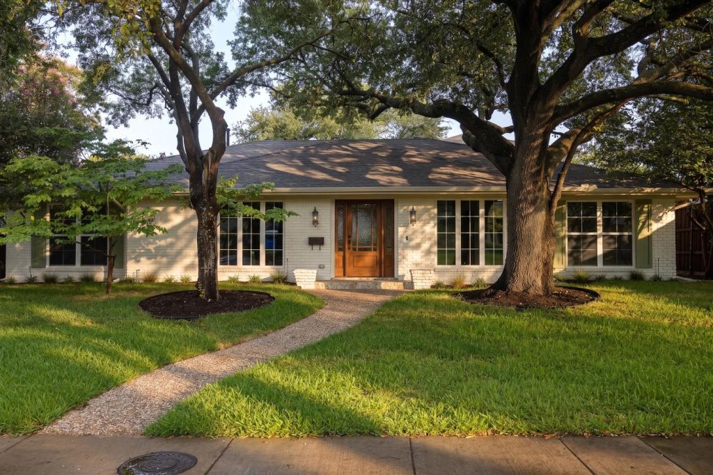 6214 Glennox Lane