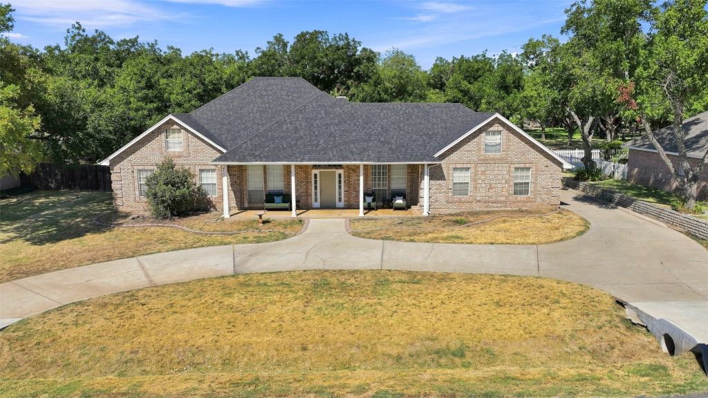 9014 Woodlawn Drive, Granbury, TX 76049 — photo 1