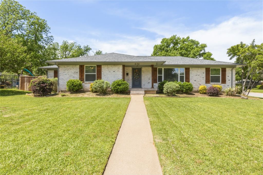 535 Degan Avenue, Lewisville, TX 75057 — photo 1