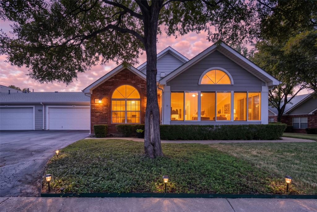 924 Bridges Drive, Arlington, TX 76012 — photo 1