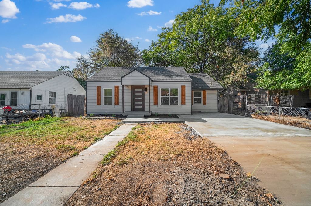 1513 Ash Street, Grand Prairie, TX 75050 — photo 1