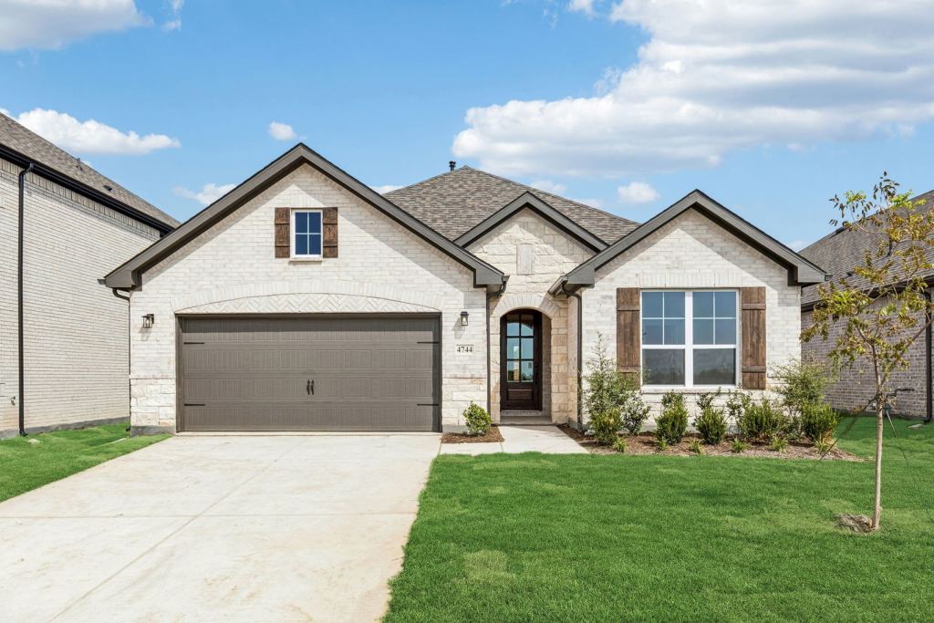 4744 Farmers Drive