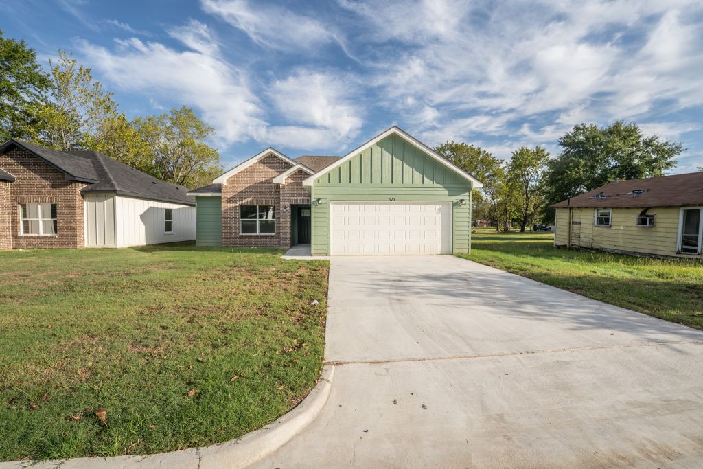 923 Putman Street, Sulphur Springs, TX 75482 — photo 1