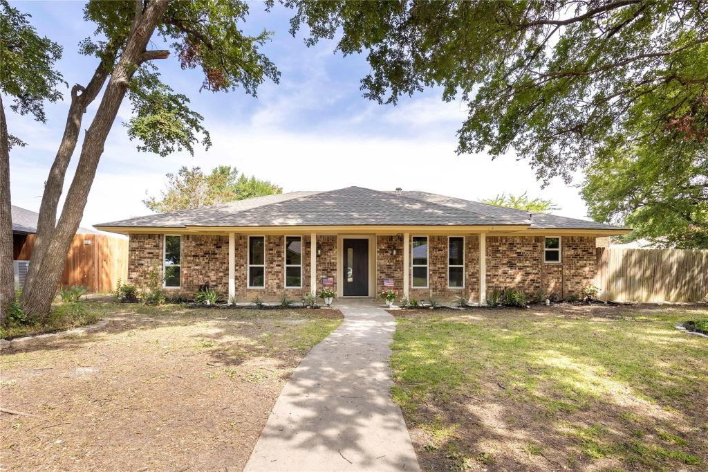 2705 Chadwick Drive, Plano, TX 75075 — photo 1