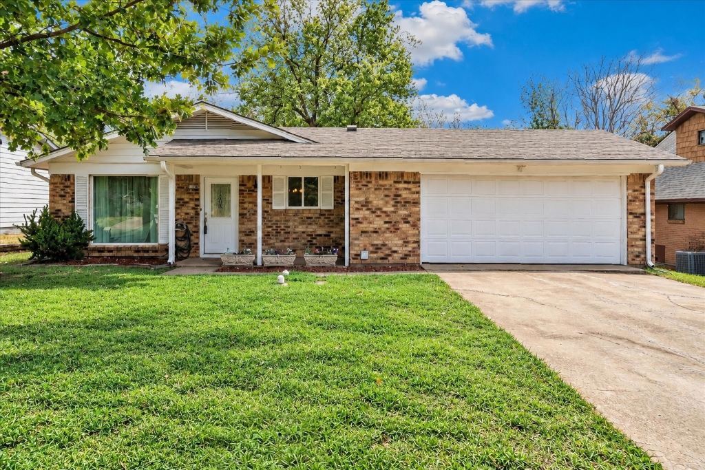 1109 S Valentine Drive