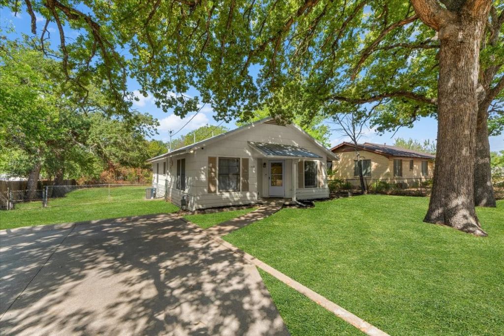 1309 N Elm Street, Weatherford, TX 76086 — photo 1