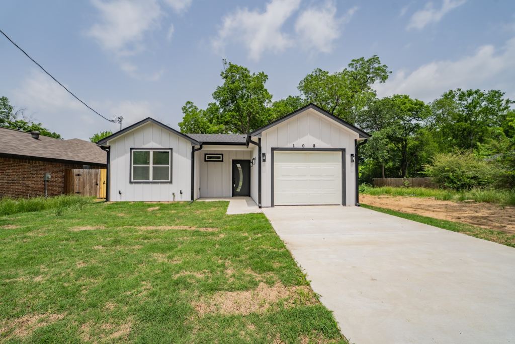103 Ross Street W, Sulphur Springs, TX 75482 — photo 1